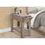 Table d'appoint compacte en stratifié taupe foncé avec tiroir dissimulé, idéale pour le salon et la chambre. Elle offre un espace de rangement pratique et compact.