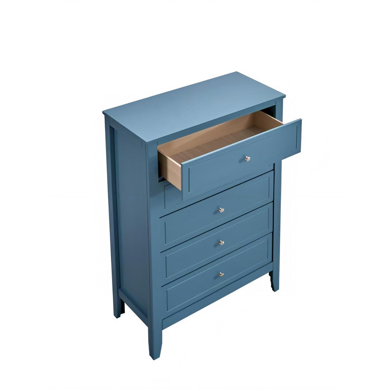 La commode et la commode sont dotées de pieds fuselés et d'une quincaillerie discrète pour ajouter un charme intemporel tout en organisant les essentiels du quotidien