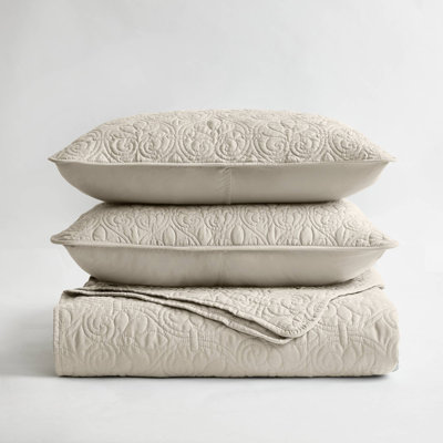 Quebec Reversible Quilt Set