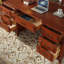 Bureau spacieux et luxueux de style européen-1035864026