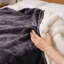 Couverture réversible en sherpa et en fausse fourrure-124426234-124426225