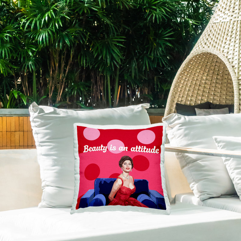 «Beauty Is An Attitude», un coussin imprimé pour l'extérieur, par Lynnda Rakos