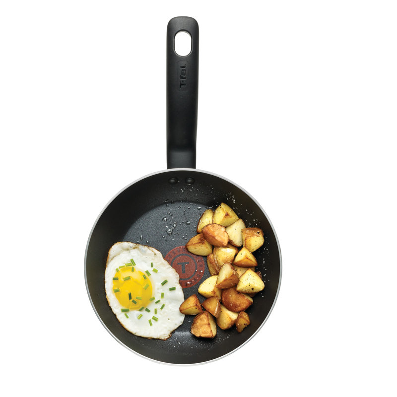 Poêle à frire antiadhésive T-fal Essentials, 8 pouces, noir