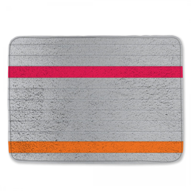 Tapis de bain gris à rayures en métal, L 34 po x L 21 po