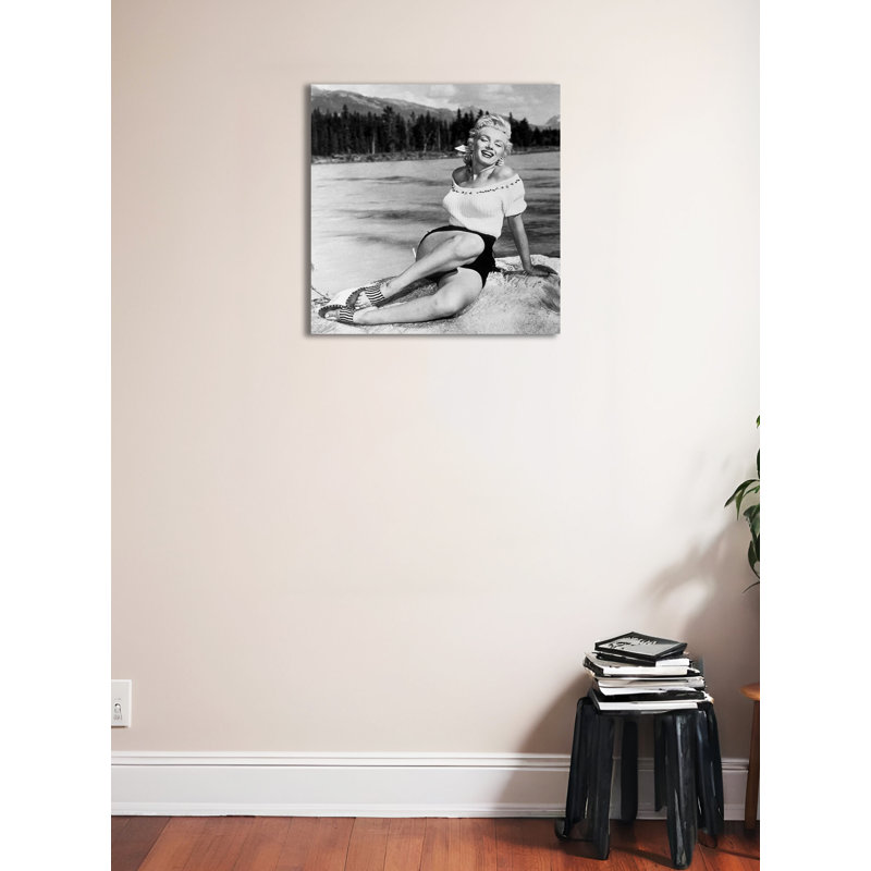 «Marilyn Monroe at the Beach», reproduction de photo sur toile tendue, H 24 po x l 24 po x P 1,5 po