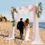 Arrangements de fleurs artificielles avec tulles pour une fête de mariage-120291797