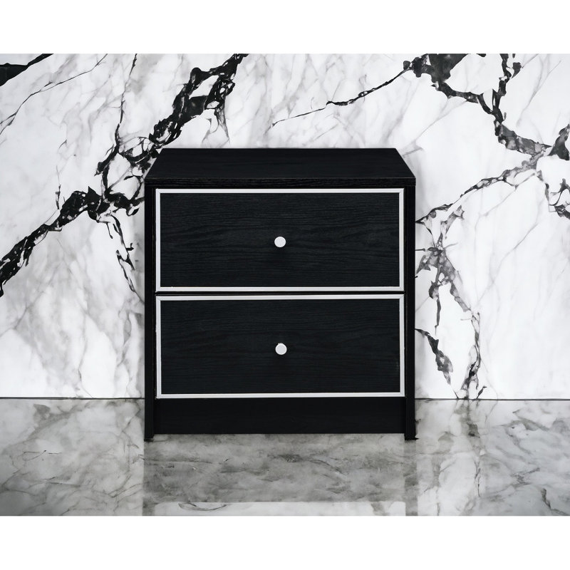 Table d'appoint moderne noire et argentée avec espace intérieur spacieux avec une capacité de rangement généreuse