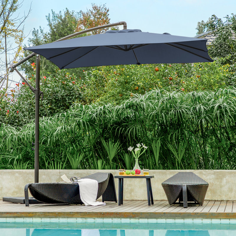 Parasol en porte-à-faux avec contrepoids 96 po x 96 po Beeram, Bleu marine