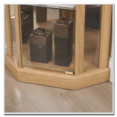 Armoire d'angle en verre avec tablettes réglables et lumineuses