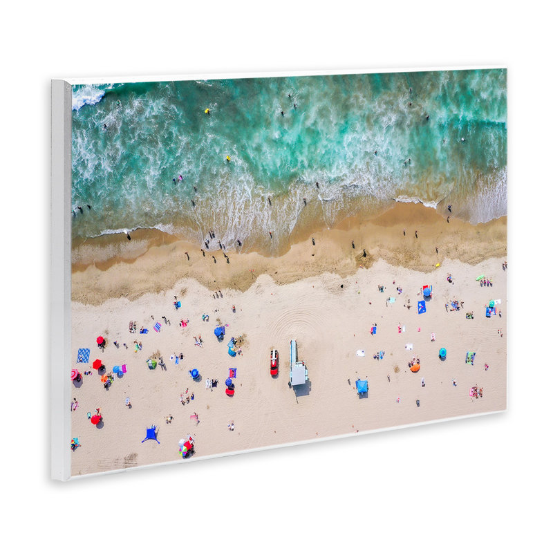 Vue aérienne des parasols de plage de Busy Summer, H 13 po x l 19 po x P 0,5 po