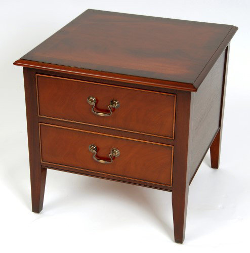 Tarporley Solid Wood End Table, Mahogany