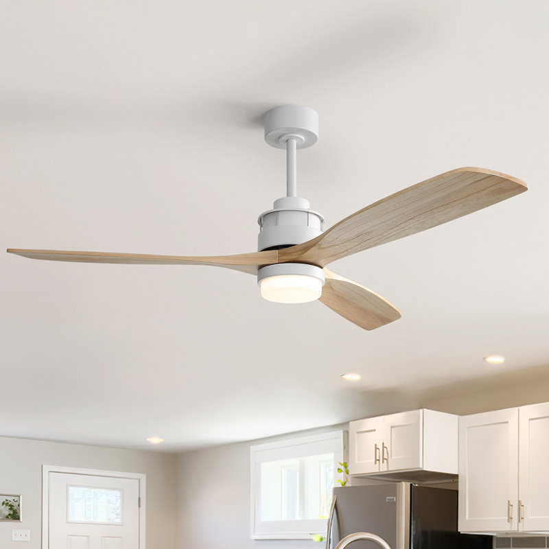 Grand ventilateur de plafond moderne à 3 pales en bois massif de 60 po avec lumières Kemp, Blanc avec pales en bois clair