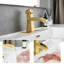 Robinet de salle de bain avec cascade, plaque de finition or brossé, bonde escamotable, conduites d'alimentation, une poignée, robustesse