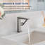 Robinet de salle de bain à un trou avec drain, robinet de salle de bain à poignée simple-124671820