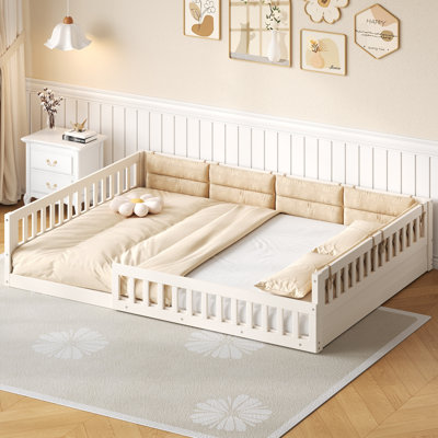 Lit plateforme tapissier en bois pleine grandeur avec garde-corps et coussin, beige