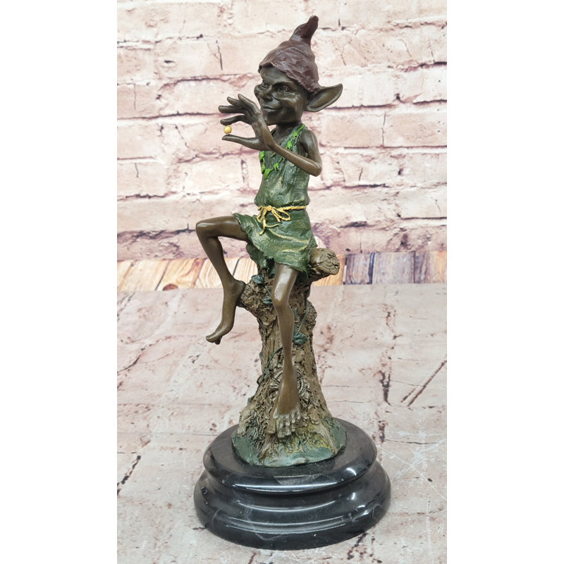 Sculpture lutin bronze bronze assis sur une souche d'arbre fantaisie avec base en marbre