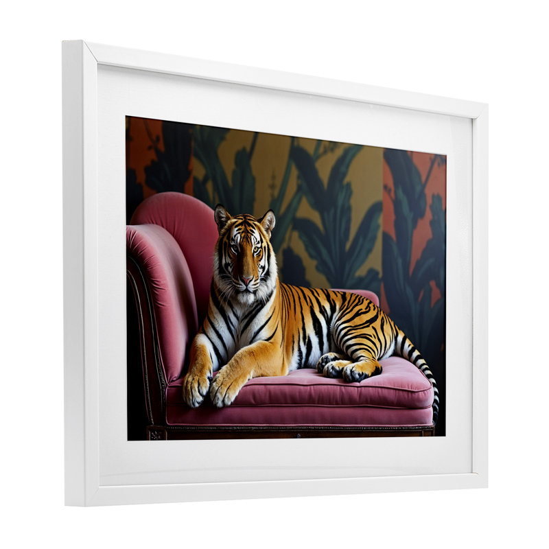«Exotic Tiger Lounging», reproduction encadrée sous verre, lettrée et doublée, H 14 po x l 20 po, Cadre blanc côtier