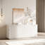Buffet blanc de 59 po de largeur, décor moderne, rangement à 4 portes, bois de pin, motif ondulé 3D, buffet pour salle à manger, blanc, portes, ondulé, convertible