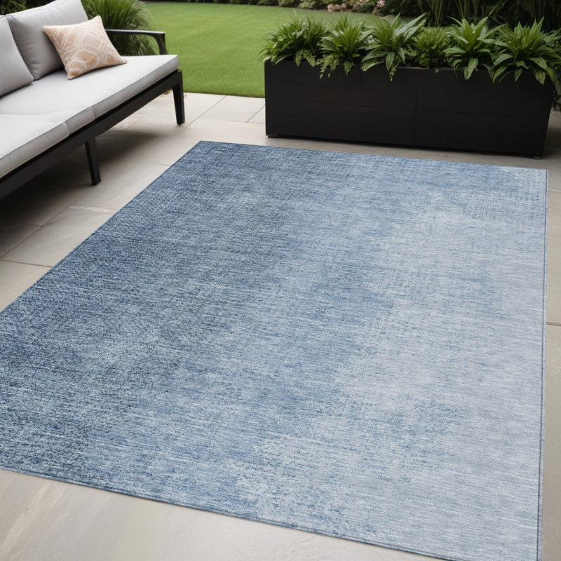 Tapis intérieur lavable abstrait bleu marine et bleu ciel HomeRoots 5 pi x 8 pi