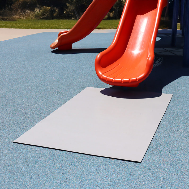 Tapis de jeu en caoutchouc caoutchouté «TFS-128» - 5 mm x 4 pi x 4 pi - brun clair, Marron clair