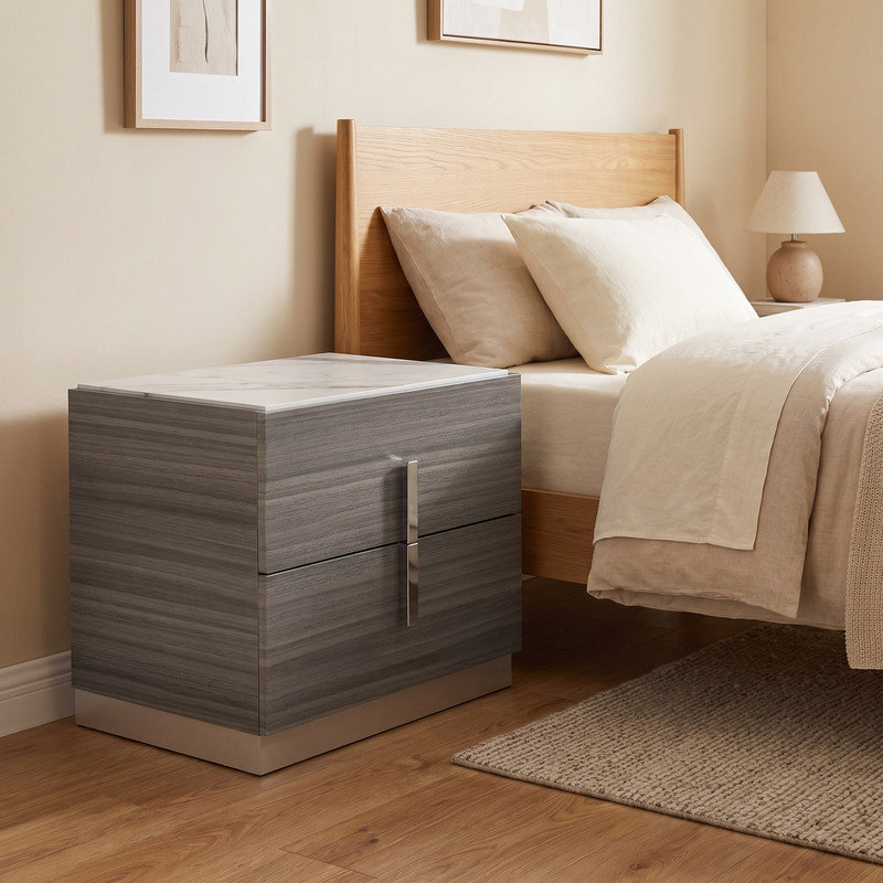 Table de chevet moderne à 2 tiroirs, plateau en faux marbre de Carrare avec placage en érable gris moucheté