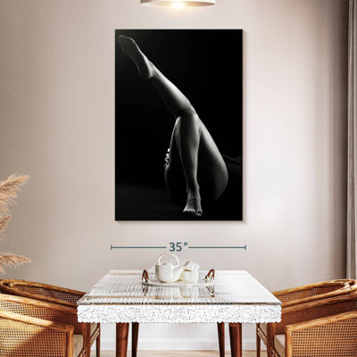 Jambes de femme nues noires et blanches II