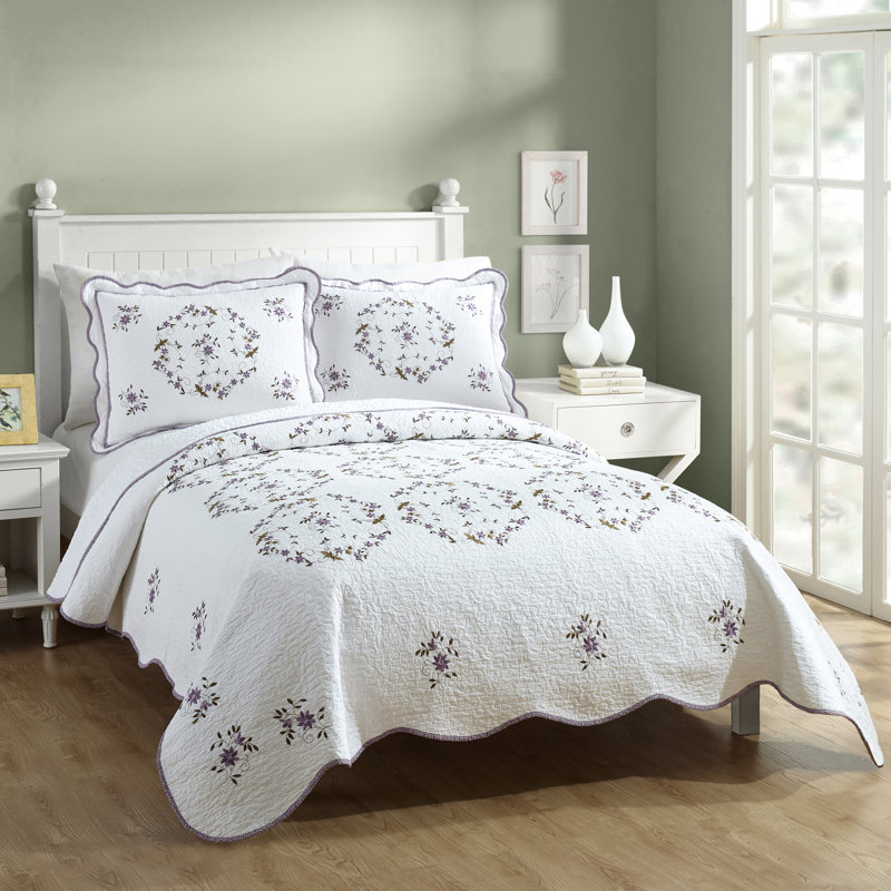 Gwen Floral Embroidered Scalloped Quilt/Coverlet Set, Full/Queen Quilt + 2 Standard Shams