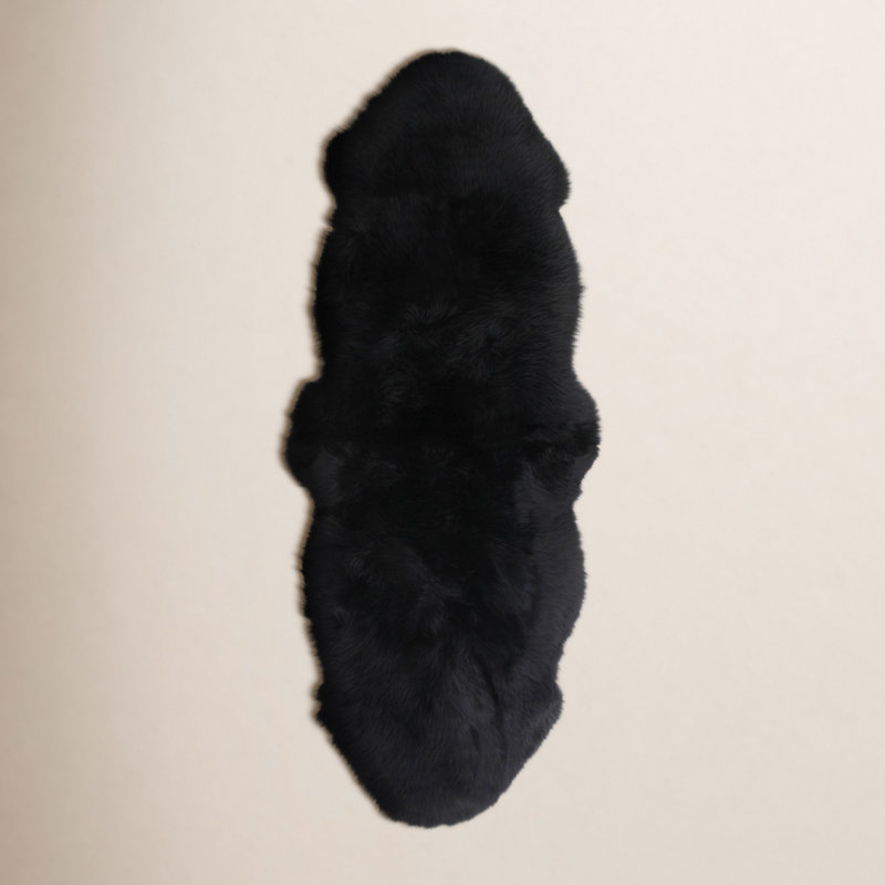 Tapis noir en peau de mouton Laurens, Nouveauté 2 pi x 5 pi 6 po