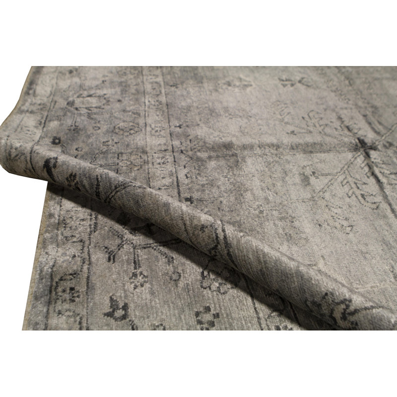 Neo Oriental Area Rug in Beige/Khaki