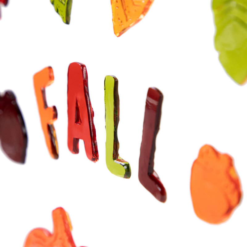 Les feuilles d'automne et les citrouilles gélifient la fenêtre de l'Action de grâce