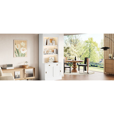 Bibliothèque blanche de 83,4 po de hauteur avec un design moderne, 3 lumières à DEL, portes coulissantes, tablettes ouvertes et un tiroir, parfaite pour le bureau à domicile, les lumières à cadre en bois massif, la chambre de style