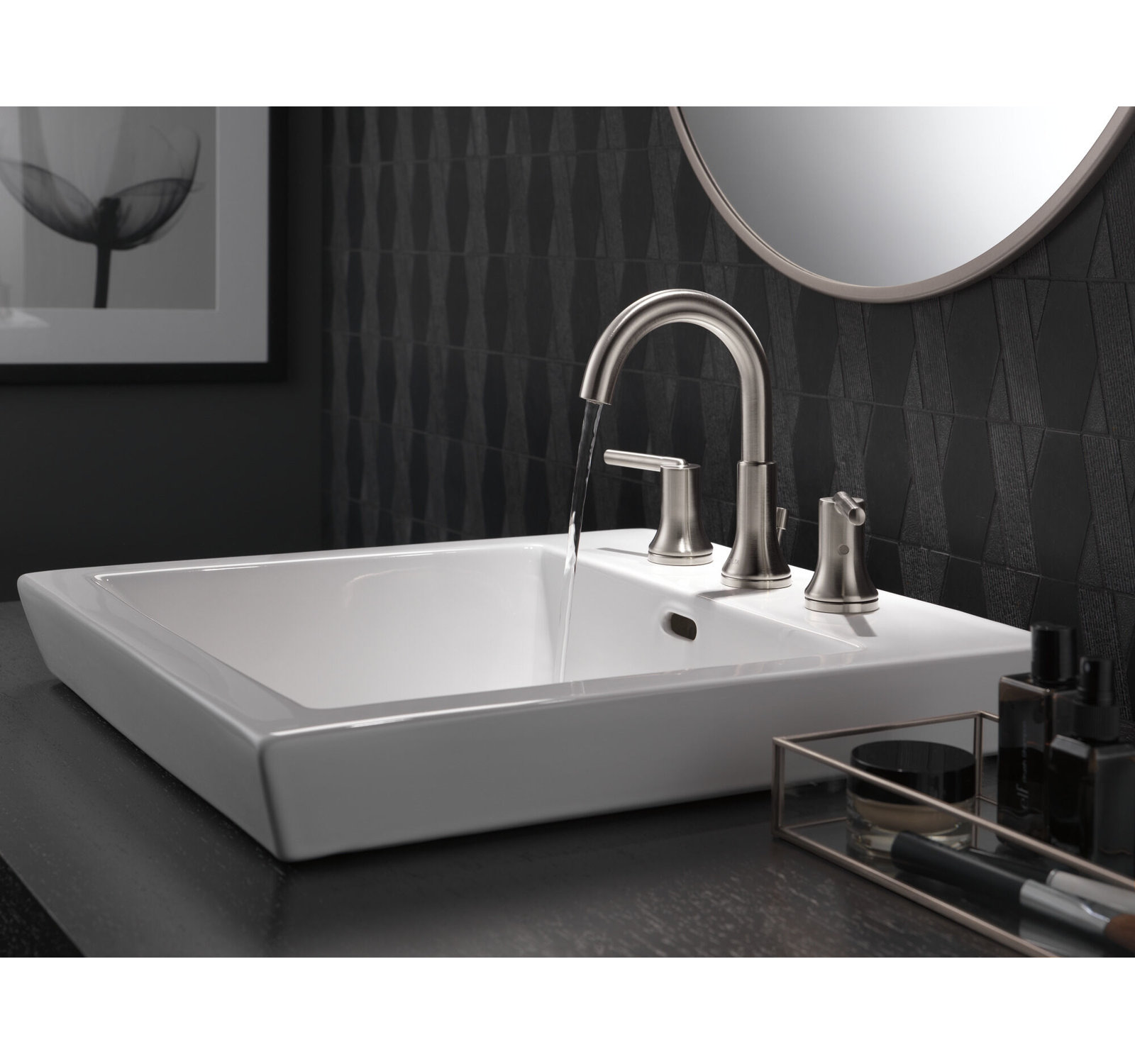 Trinsic Widespread Bathroom Faucet with Drain, Brilliance Stainless
