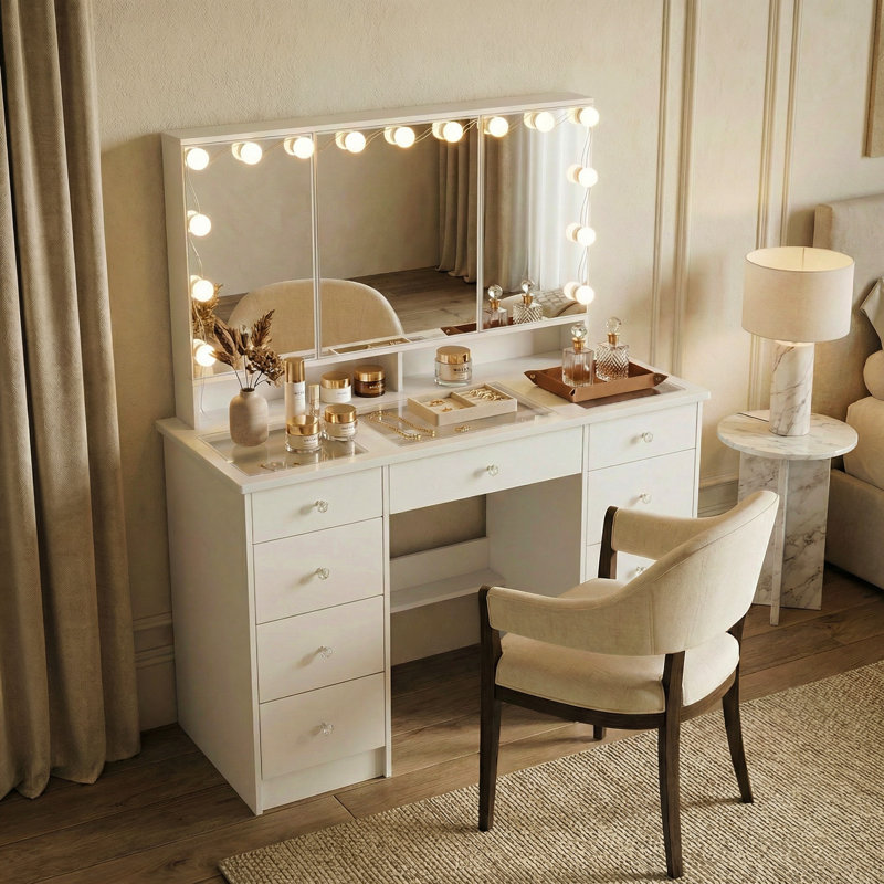 Coiffeuse de maquillage H 53,6 po avec miroir à trois volets lumineux et 9 tiroirs Angrand