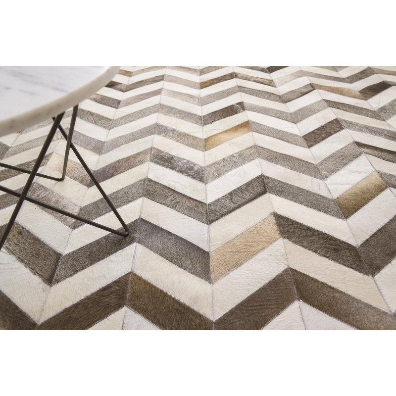 Natural Hide Cowhide Chevron Area Rug, Rectangle 5' x 8'