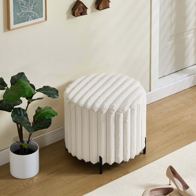 22.05" Wide Upholstered Round Pouf Ottoman Foot Rest With Black Metal Legs,Faux Fur Footstool For Living Room Bedroom Entryway