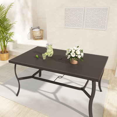 Table de salle à manger d'extérieur en aluminium avec trou pour parasol Colby