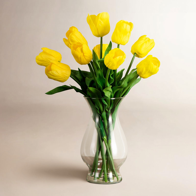 Concorde 21 po Arrangement de tulipes artificielles dans un vase en verre