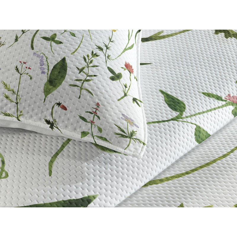 Farmhouse / Country Floral Coverlet, King Bedspread + 2 Shams