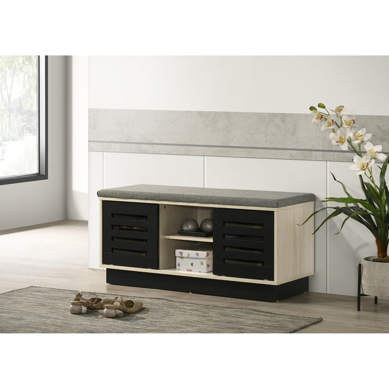 Armoire à chaussures en chêne avec portes coulissantes l 38,5 po Brio, plateau rembourré, rangement pour chaussures