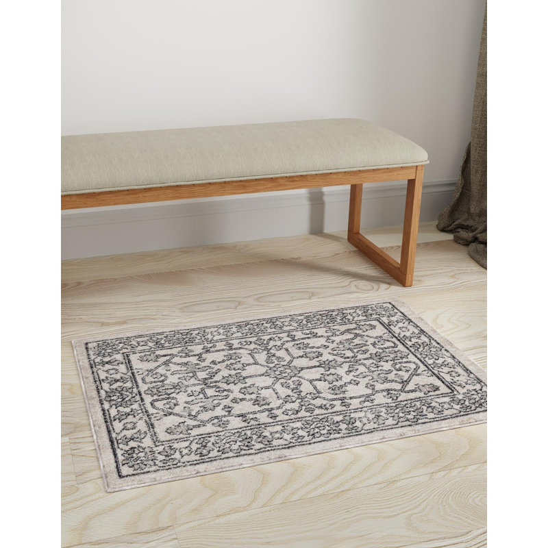Policarpio Oriental Indoor Rug, Rectangle 4' x 6'