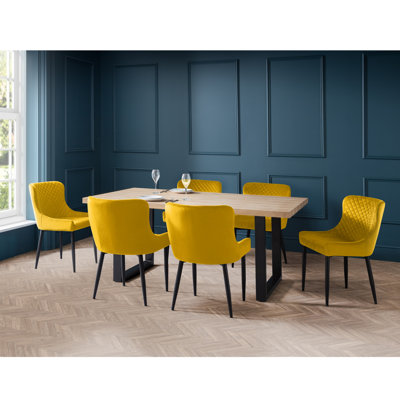 Wynnfield 6 - Person Dining Set