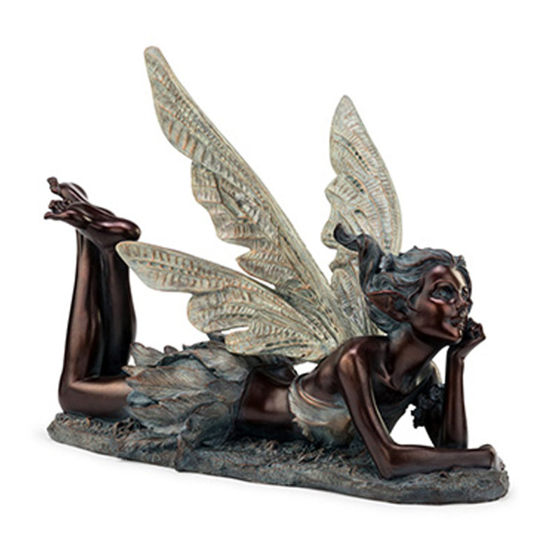 Statue de fée allongée