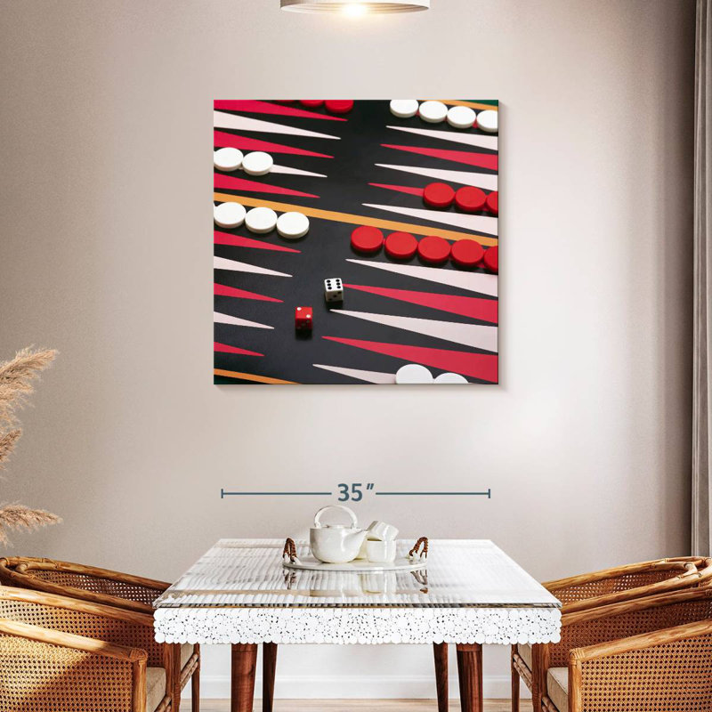 Senne jouant au backgammon, H 16 po x l 16 po