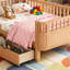 Lit plateforme simple en bois avec garde-corps-872368672-872368673