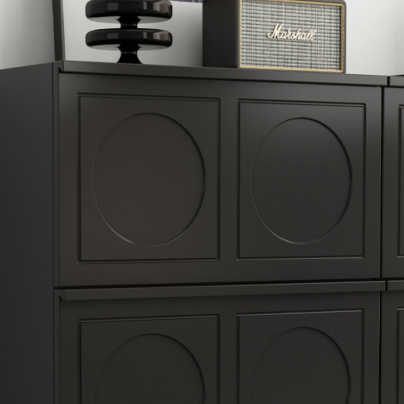 Cascio, Black