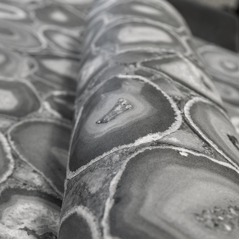 Pepper Glass Bead Finish Geometric Filo Stone Wallpaper Roll, Gray