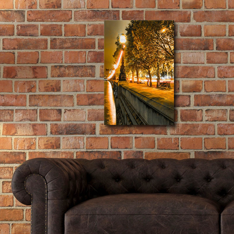 «Victoria Embankment Glow» par Mark A Paulda, art mural en verre acrylique, 16 po x 24 po, 16 po x 24 po