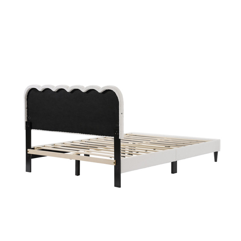 Lit double avec tête de lit en laine d'agneau et tissu d'ameublement crème, lit doux prêt pour le matelas avec lumière ambiante