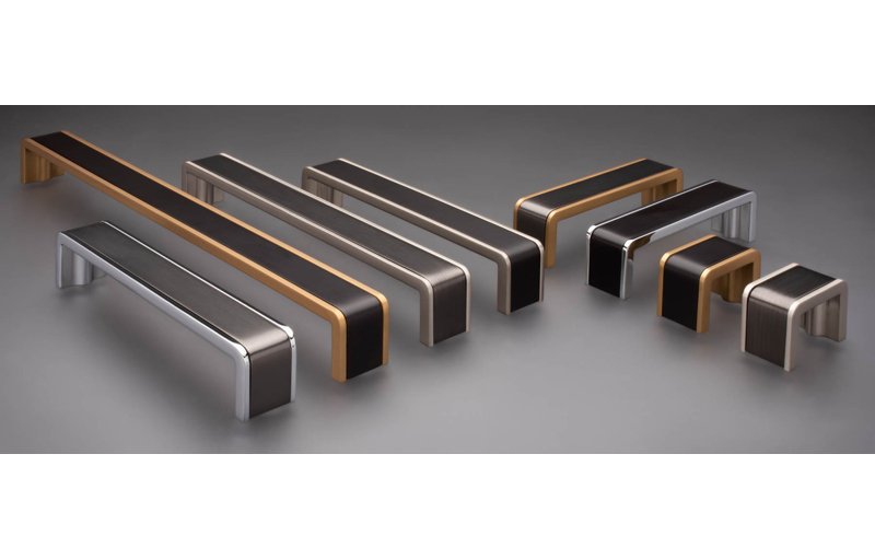 Fusion 4" Center to Center Bar Pull, Matte Black/Satin Brass