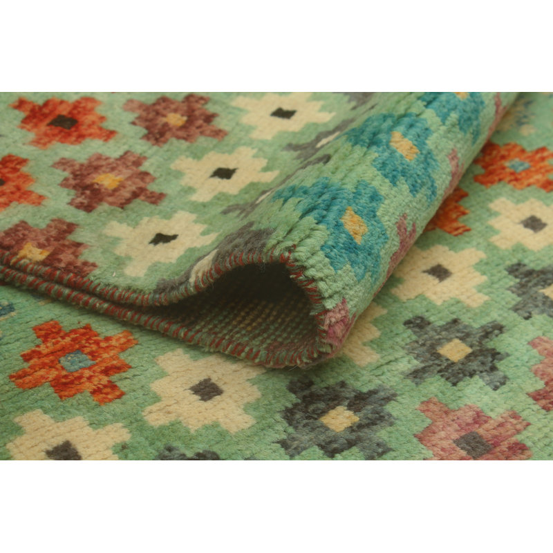 Tapis vert Khyli Ademi Lt.